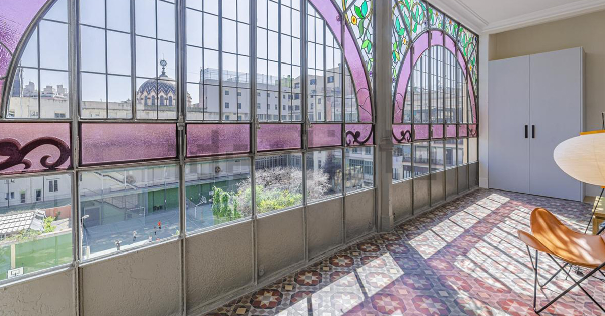 En venta un piso de lujo en el edificio modernista Casa Oller de Barcelona por 1,6 millones