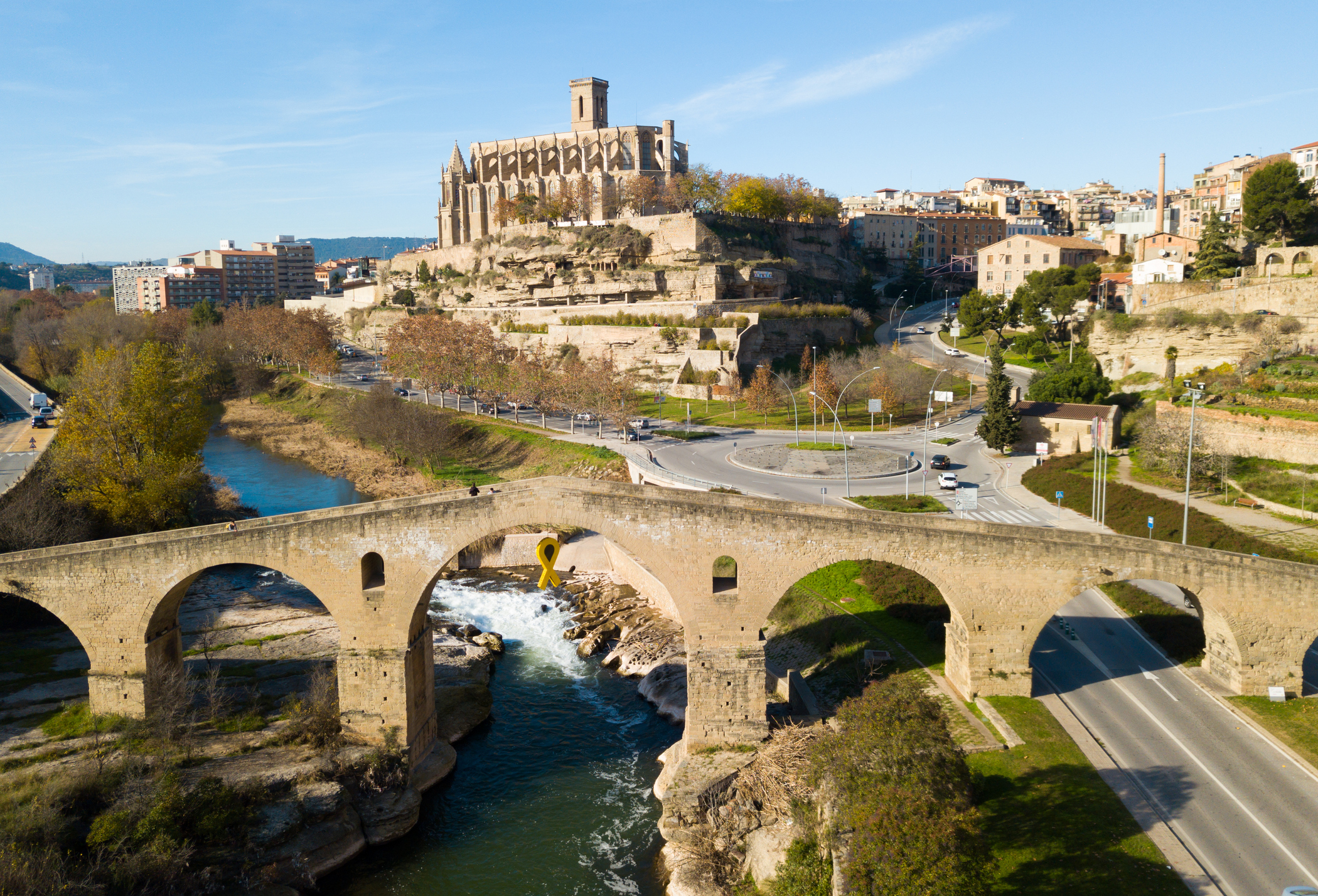 Colegiata Basílica de Santa María y puente de Manresa