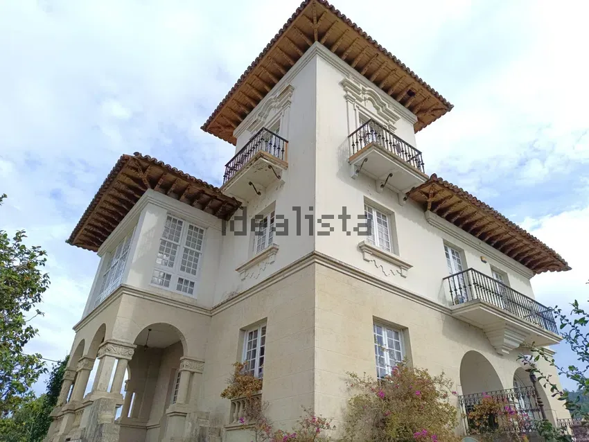 Casa independiente en avenida Arenal