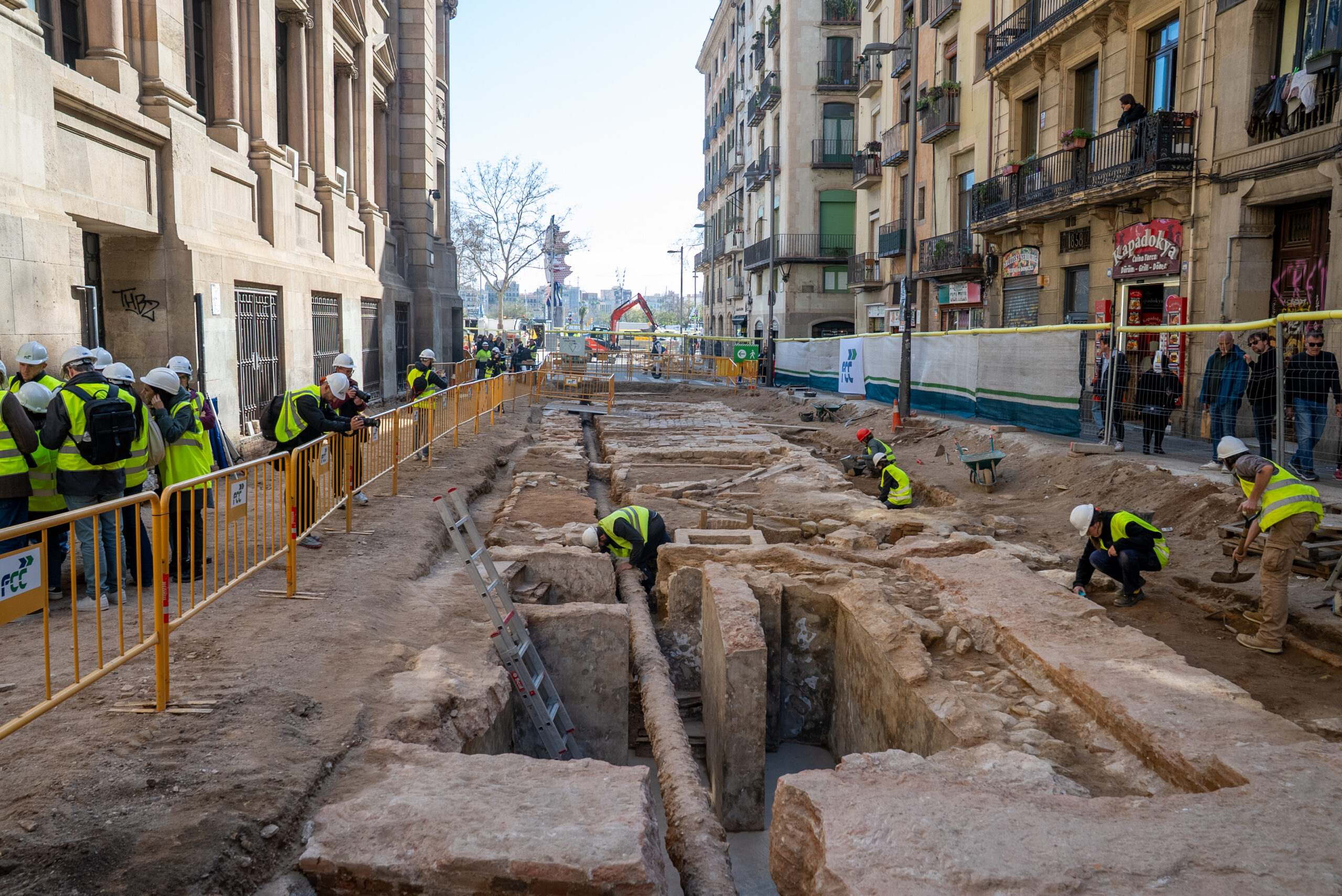 Hallazgo arqueológico en Barcelona: descubren restos de cinco casas medievales en Via Laietana