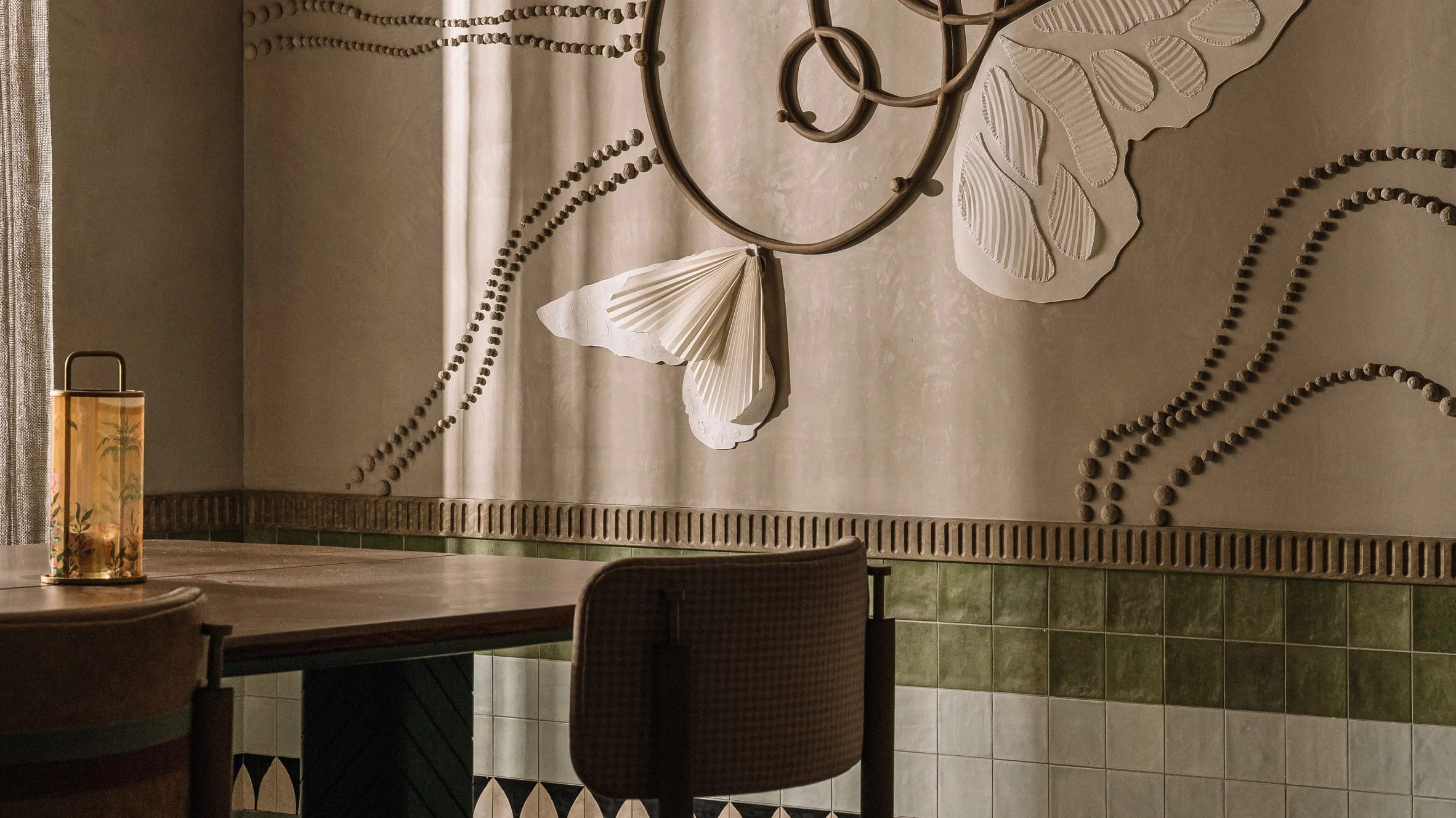 Ubicada en Chennai (Tamil Nadu), Pennyroyal Tea es una casa familiar de dos plantas diseñada por el estudio Multitude of Sins.