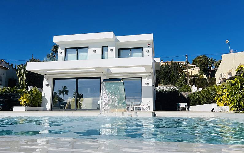 Chalet con piscina en Alicante