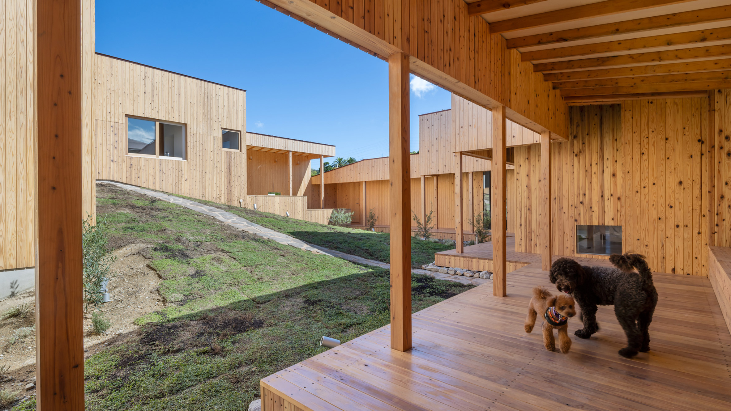 Necklace Villa está situada en la isla de Awaji (Japón) y ha sido diseñada pro el estudio nipón 1110 Office for Architecture.