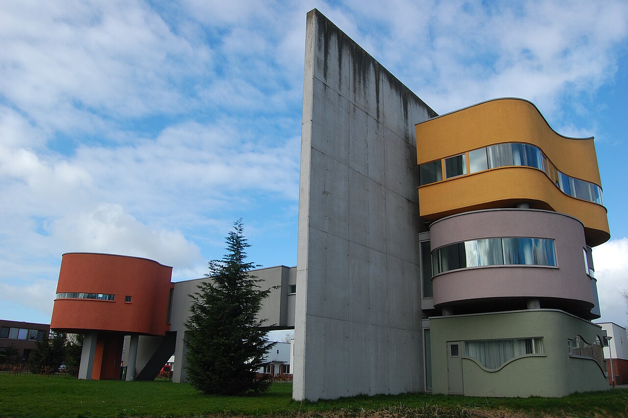 Wall House 2, diseñada originalmente por Hejduk en la década de 1970, fue construida en 2001 en Groningen, Países Bajos.