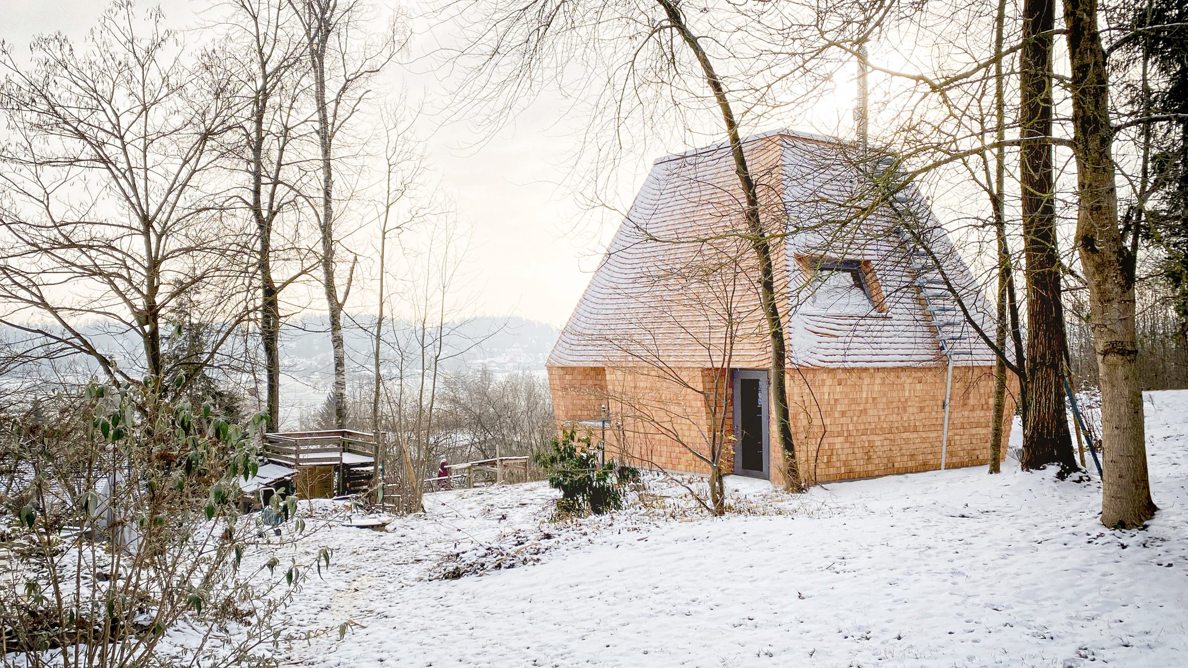 Ubicada en un antiguo huerto cercano a Augsburgo, House Anton II está diseñada por los estudios Lux Architect de Alemania y Cánovas Arquitectura de España.