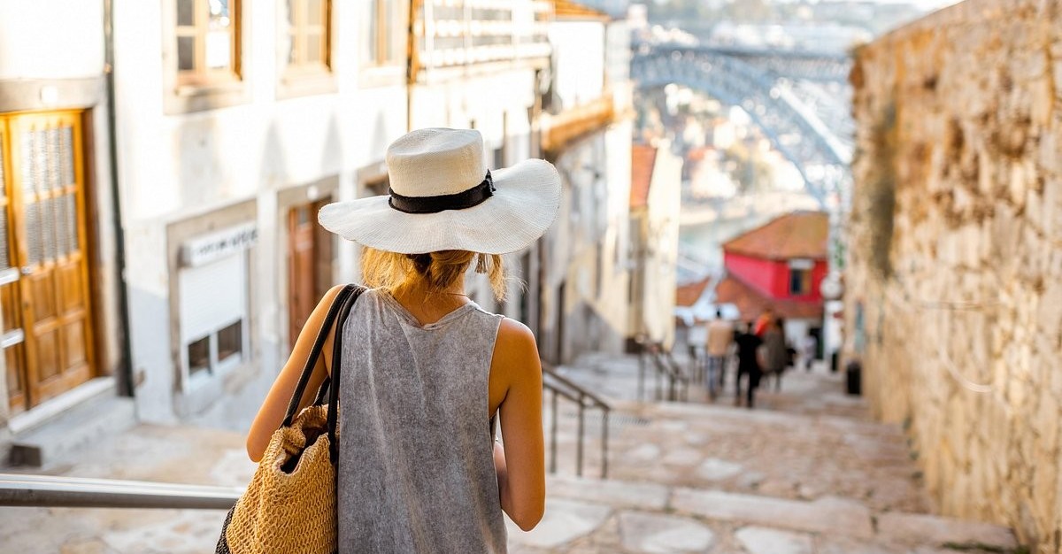 British and American buyers in Portugal