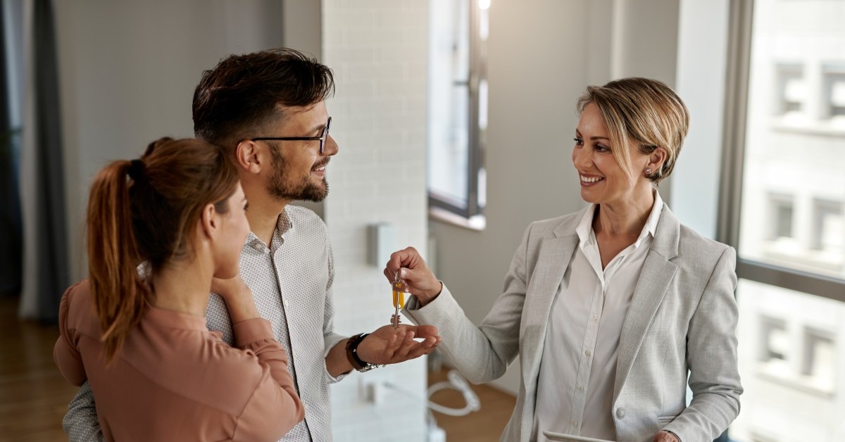 What is a real estate broker in Spain?