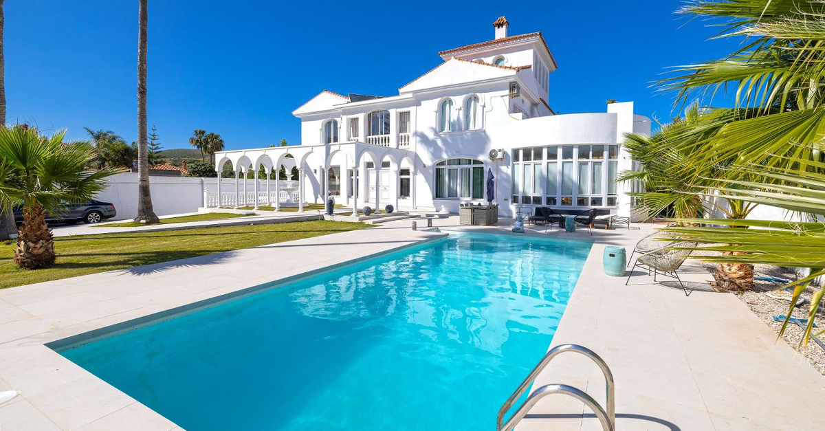 Villa de lujo a la venta en La Línea de la Concepción (Cádiz)