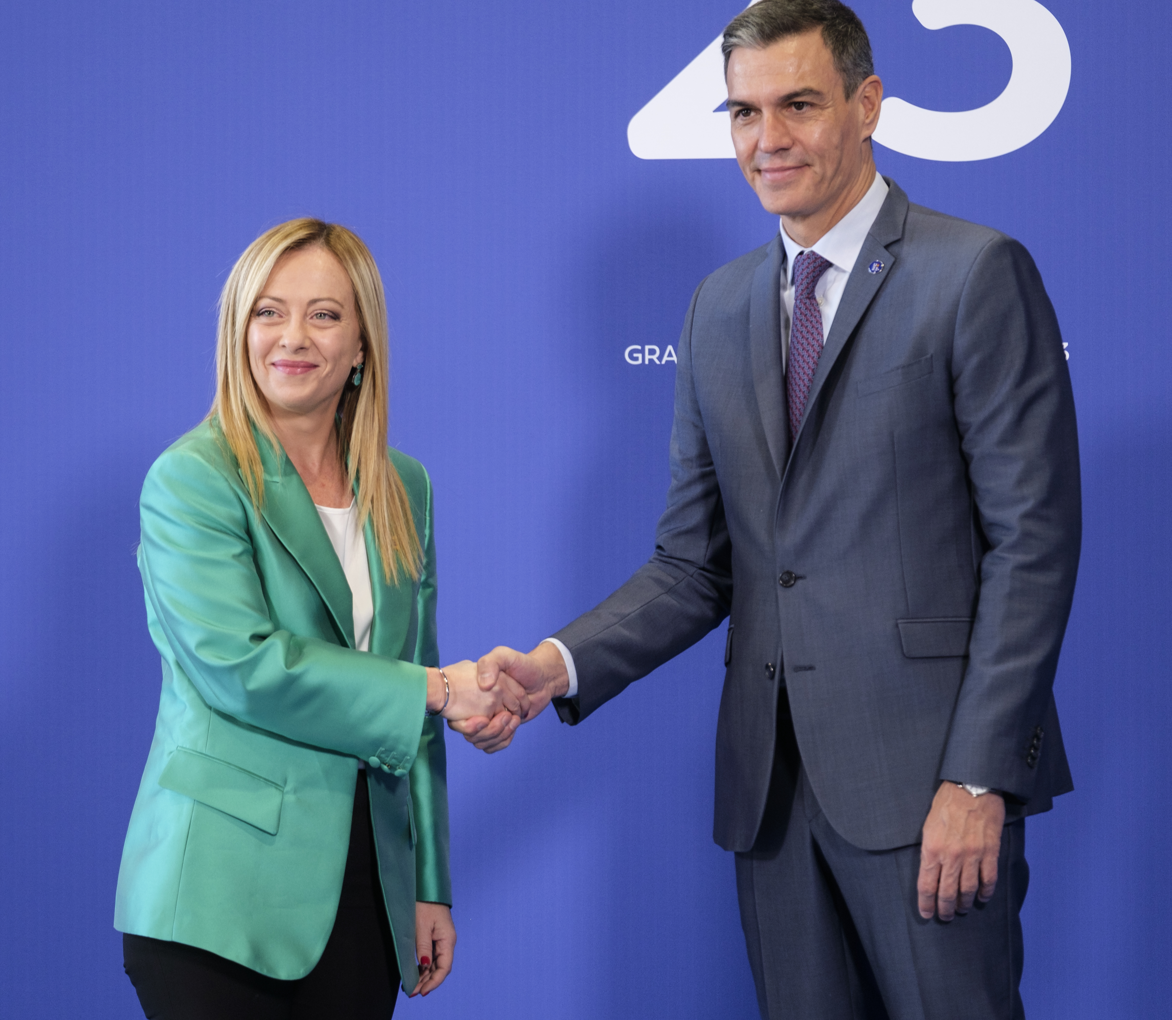 Italia y España se endeudan a su nivel más bajo en 16 años