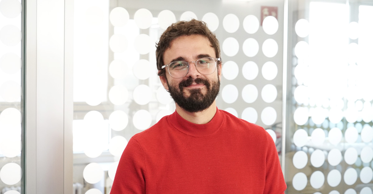 Jorge Galindo, sociólogo en las oficinas de idealista