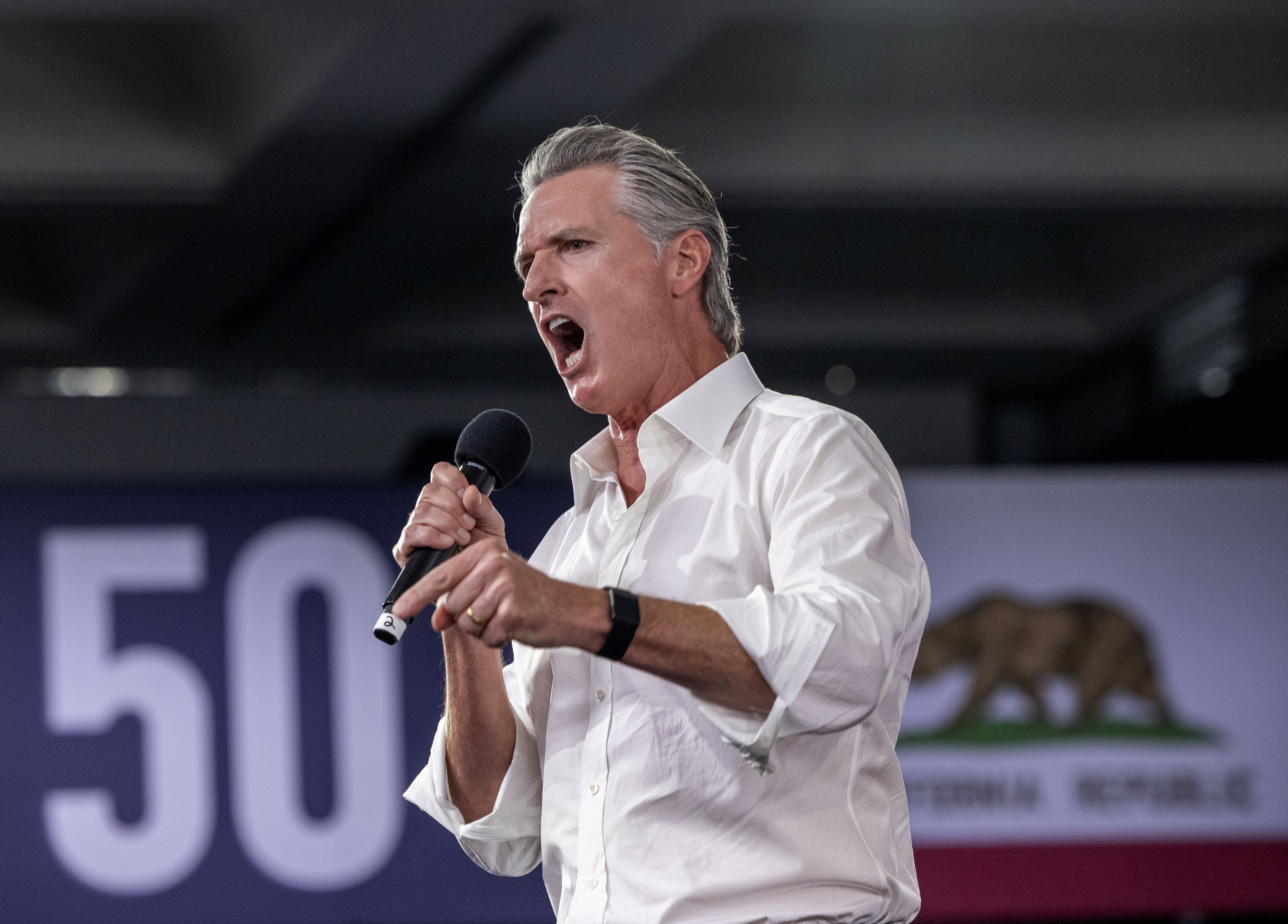 Gavin Newsom, gobernador del Estado de California, es muestra contrario a este impuesto