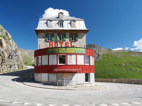 La carretera alpina de 007