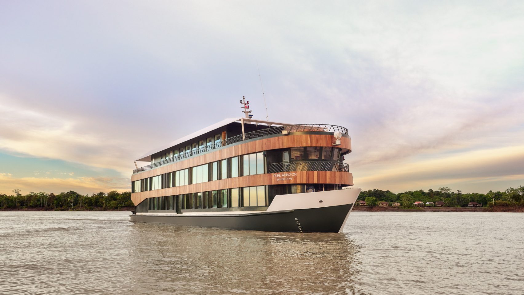 Así es el hotel de lujo que navega el Amazonas peruano