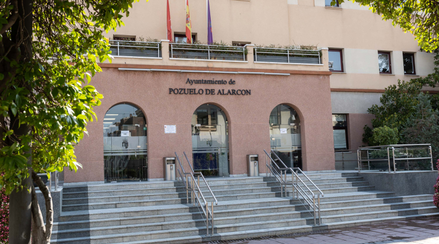 La fachada del Ayuntamiento de Pozuelo de Alarcón (Madrid)