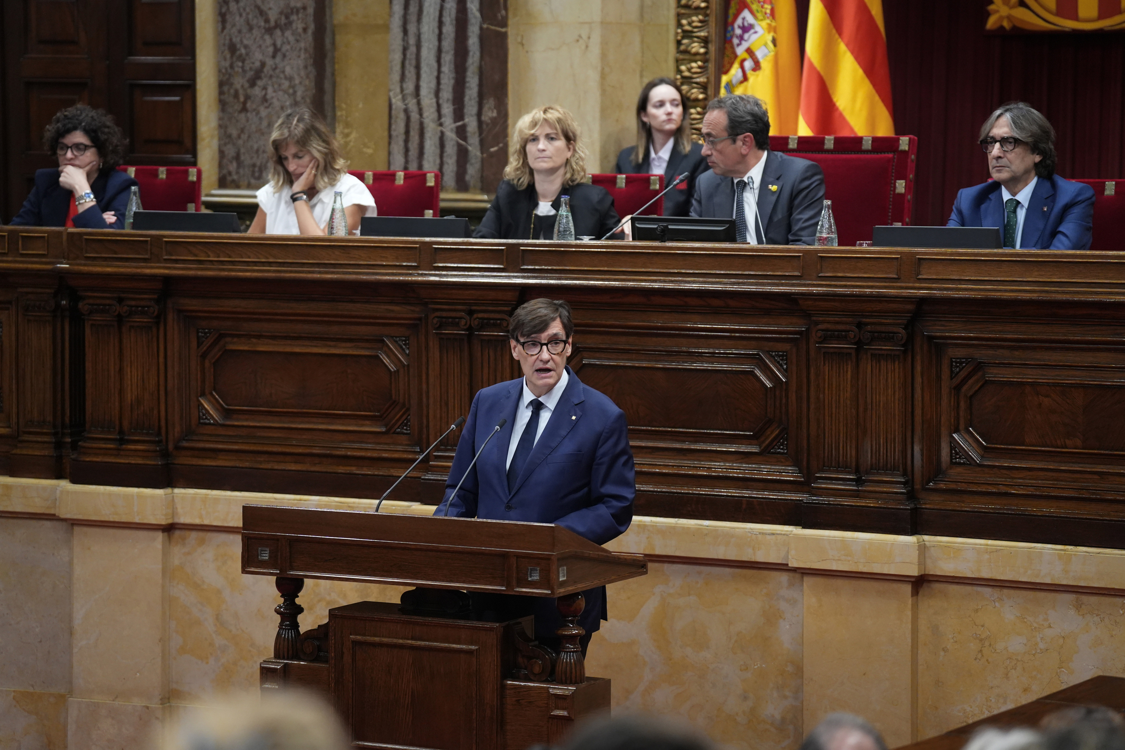 El presidente de la Generalitat, Salvador Illa, en el Debate de Política General en el pleno del Parlament.