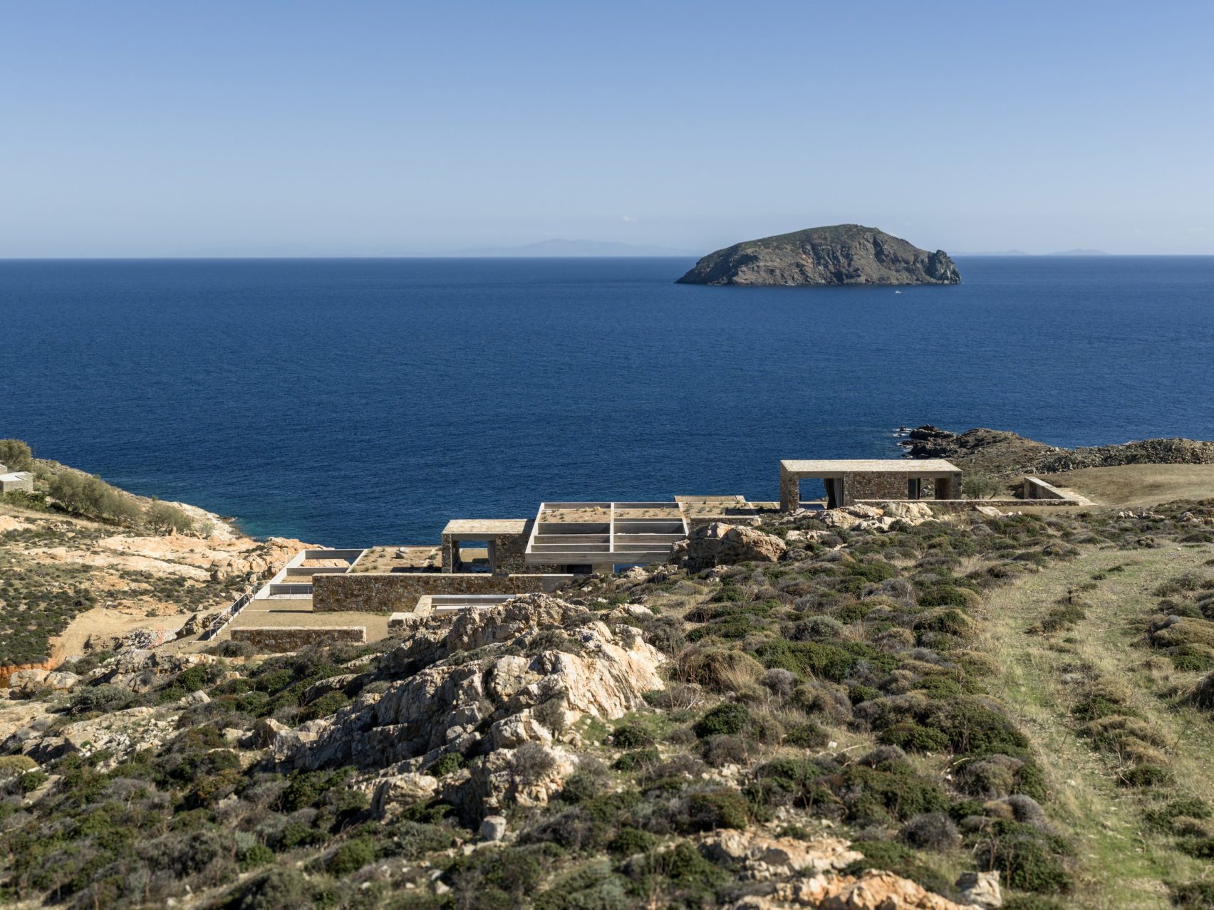 El complejo turístico Perma Serifos se encuentra en la isla de Serifos, en Grecia.