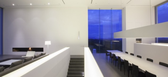 13-Monochrome-dining-room-700x466