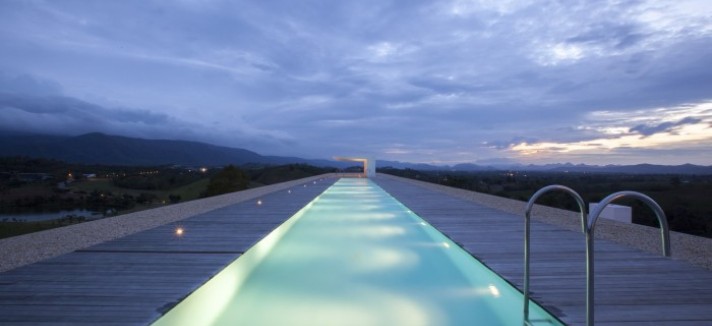 28-Long-swimming-pool-700x466