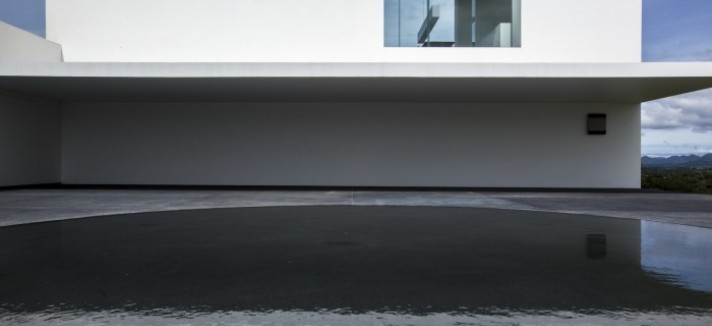 32-Water-feature-700x466