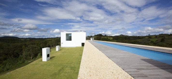 34-Pool-deck-700x466