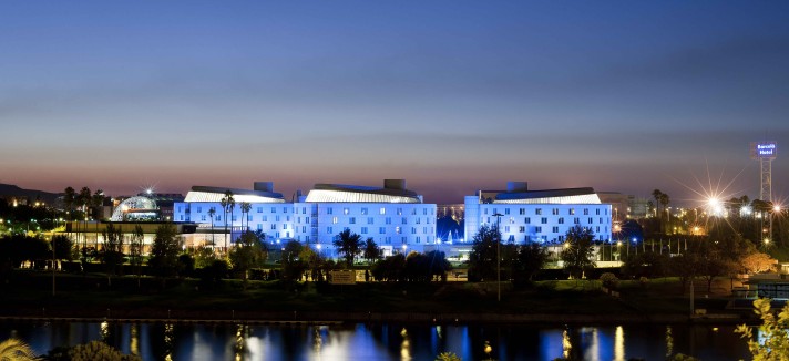 hotel-renacimiento-Exterior_iluminado_0