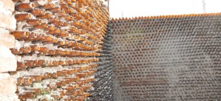 casa-con-botellas-plastico4