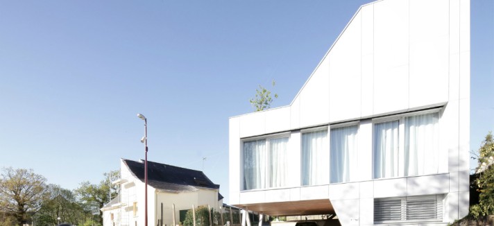 Flying Box House By 2A Design