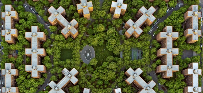 Stuyvesant Town o Peter Cooper Village es un gran proyecto residencial que se inició en 1947 en el bajo Manhattan