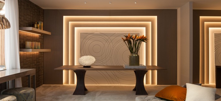 Elementos decorativos grandes e iluminación, las claves