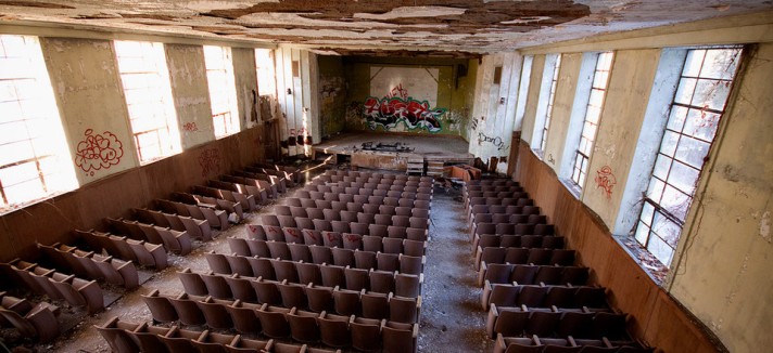Un auditorio con butacas