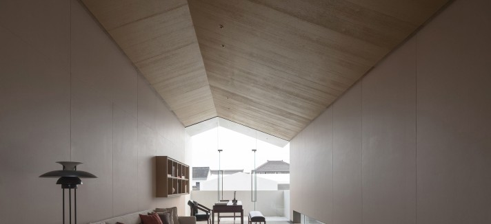 Techos altos y de madera