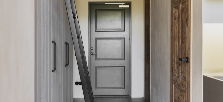 Gris, blanco y madera, las claves de la casa