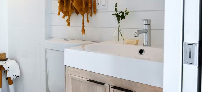 El lavabo en el cuarto de baño
