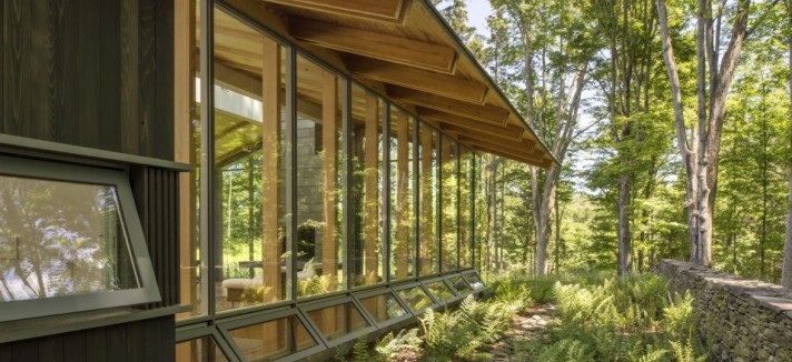 Detalle de vista lateral con jardín