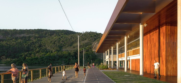 El Ecomuseo de Piratininga, ubicado en Niterói (Brasil), ha sido diseñado por el estudio Kaan Architecten en colaboración con otras firmas locales como UrbSP y Embya.