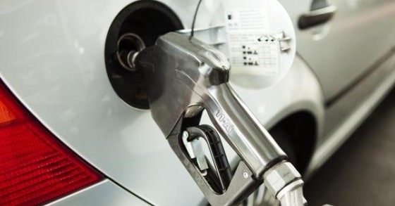 El gobierno pide a las petroleras que bajen los precios de las gasolinas