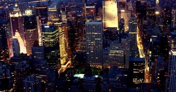 La arquitectura de la oscuridad: edificios para disfrutar por la noche