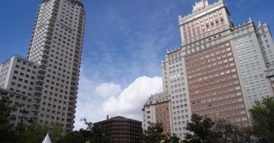 Corpfin prepara la salida a bolsa de los locales del Edificio España y los que compró a El Corte Inglés