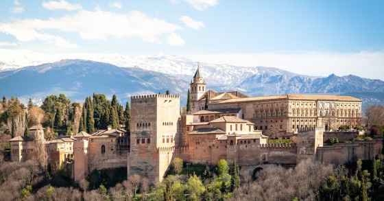 Lone Star y Servihabitat venden su hotel en Granada por más de 9 millones