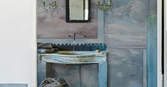 El papel pintado que revoluciona las paredes del baño y la cocina: es impermeable y resistente a humedades