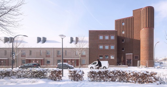 El edificio de apartamentos Miller está ubicado en el barrio de Wyckerpoort de Maastrich (Países Bajos) y ha sido diseñado por el estudio neerlandés Martens Willems & Humblé Architecten.