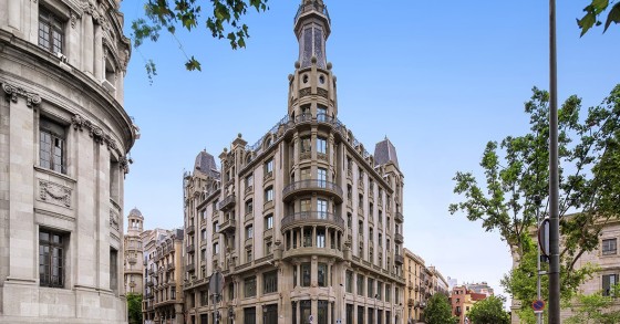 Archivo - Un edificio de oficinas ubicado en el centro de Barcelona.