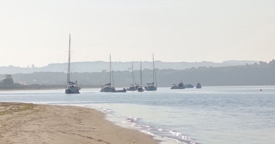 Playa del Puntal. Somo. Arena. Barcos. Mar
