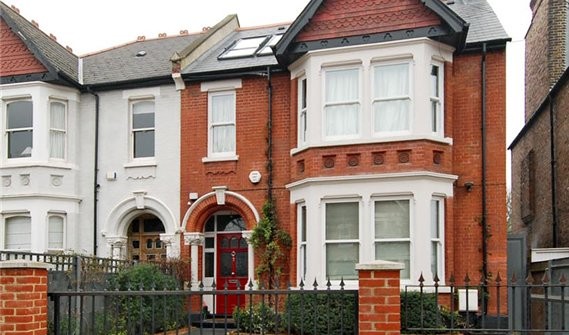 El precio de la vivienda en reino unido frena la caída