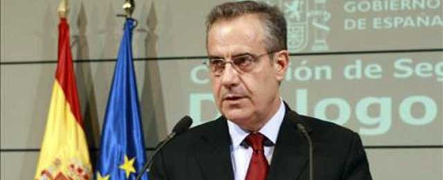 Corbacho arremete contra los bancos y les acusa de la crisis inmobiliaria