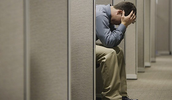 Zapatero pide, una por una, a las grandes empresas que eviten más despidos