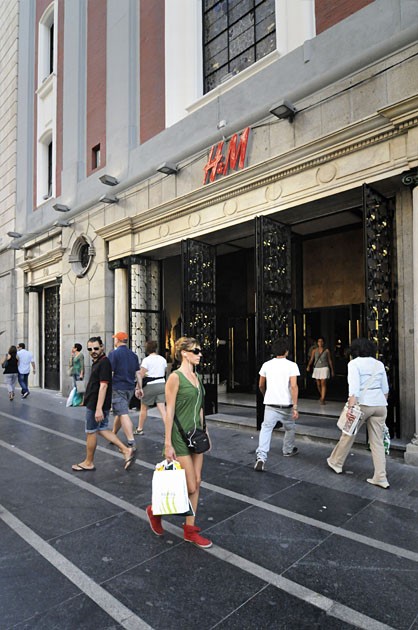 De cine emblemático a tienda de ropa (fotos)