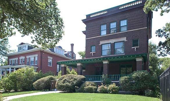 ¿Quieres vivir al lado de los Obama? Se vende la casa de sus vecinos (fotos)