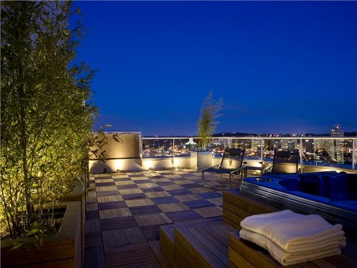 rooftop-terrace-vancouver-aquarious-penthouse-view-of-downtown