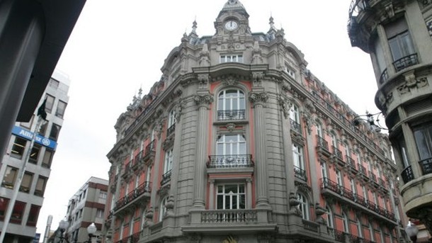 Caja Cantabria pone en venta los pisos más caros de gijón con descuentos del 30% (fotos)